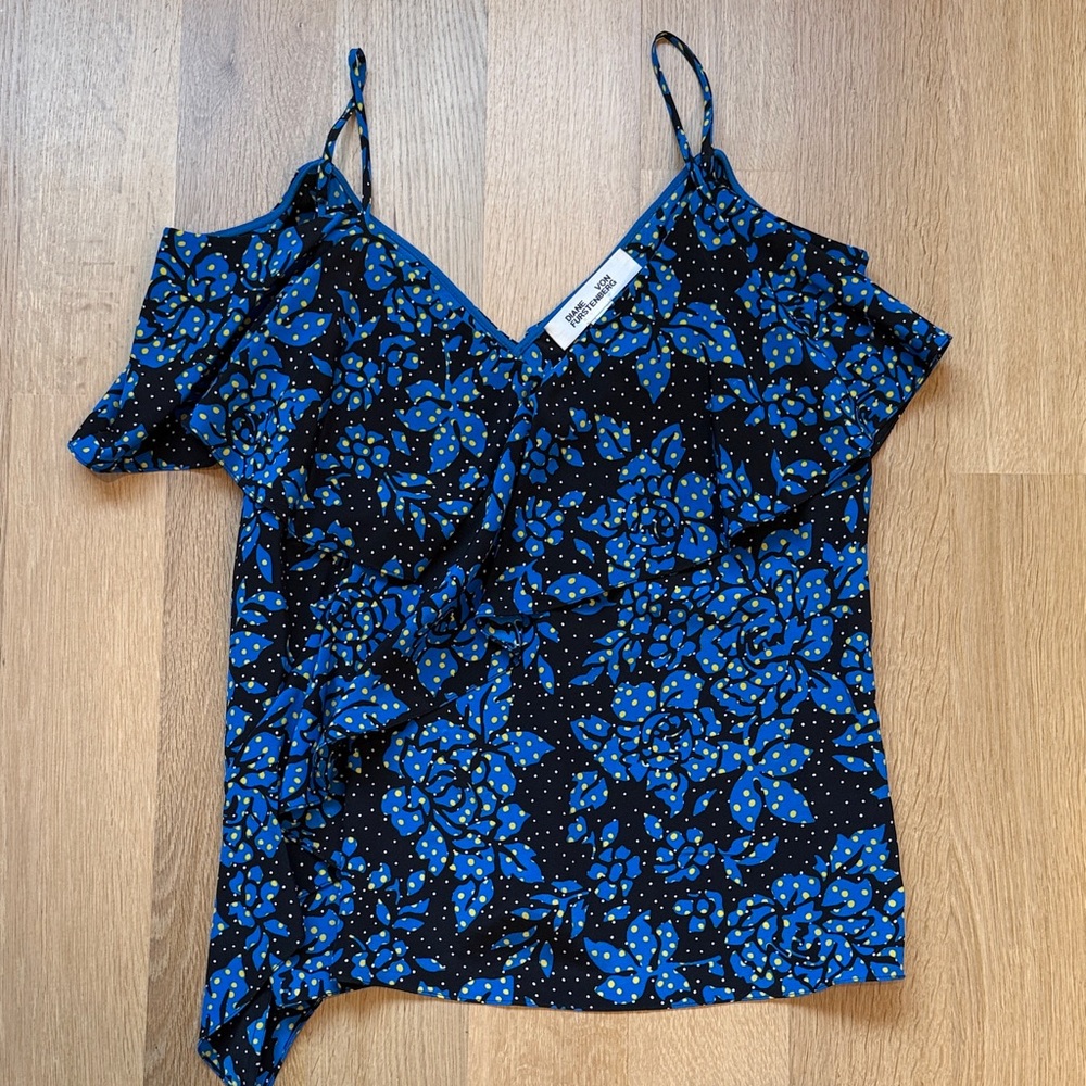 Diane Von Furstenburg silk draped top. Off the shoulder ruffle w/ thin straps.
